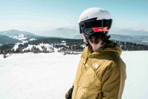 Il casco da sci diventa obbligatorio per tutti